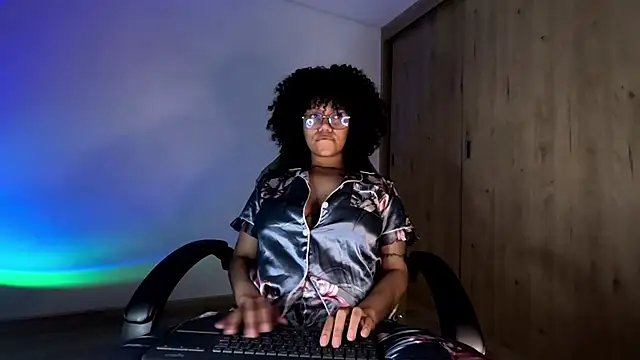Snapshot of Ale_xandra chatting on 2, 7, 2026 Ale xandra online show from 2, 7, 2026