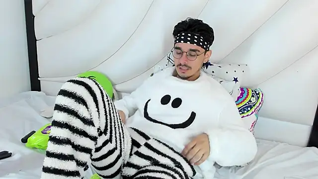 Hugo Coopers online show from 17, 3, 2025