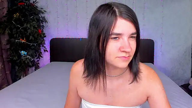  Polly Love  online show from 17, 9, 2025