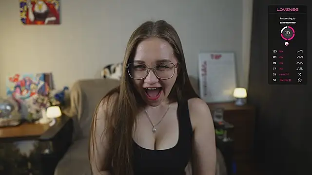 Snapshot of Miatiny chatting on 4, 10, 2025 Miatiny online show from 4, 10, 2025