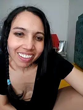 KimPielCanela online show from 3, 3, 2025