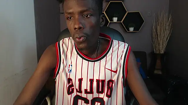Snapshot of chombo_ath chatting on 8, 3, 2025 chombo ath online show from 8, 3, 2025
