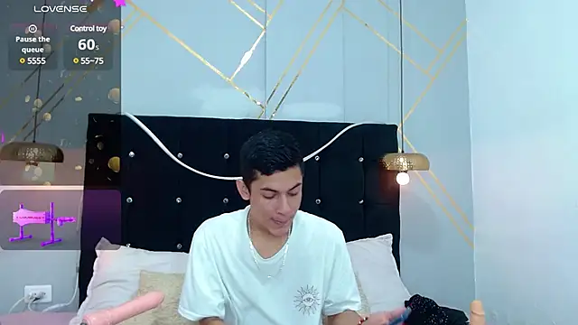 Snapshot of Oliver_king_sex chatting on 7, 1, 2025 Oliver king sex online show from 7, 1, 2025