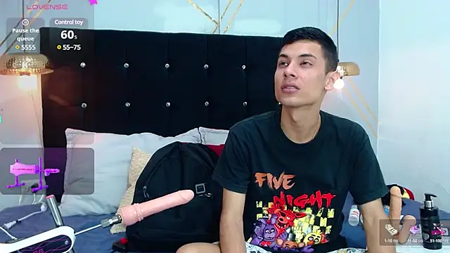 Snapshot of Oliver_king_sex chatting on 23, 1, 2025 Oliver king sex online show from 23, 1, 2025