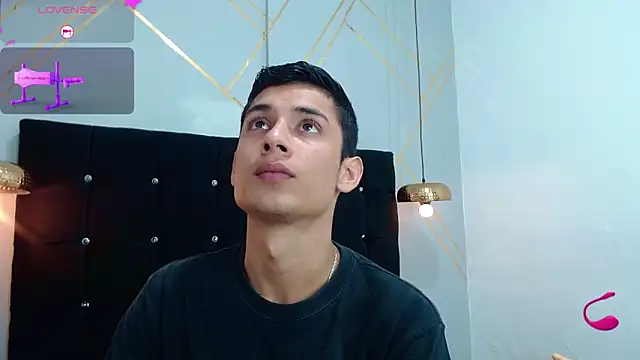Snapshot of Oliver_king_sex chatting on 6, 2, 2025 Oliver king sex online show from 6, 2, 2025