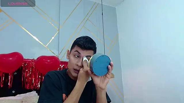 Snapshot of Oliver_king_sex chatting on 18, 2, 2025 Oliver king sex online show from 18, 2, 2025