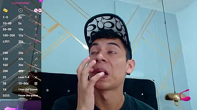 Snapshot of Oliver_king_sex chatting on 3, 3, 2025 Oliver king sex online show from 3, 3, 2025