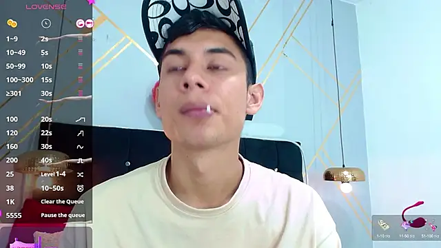 Snapshot of Oliver_king_sex chatting on 4, 3, 2025 Oliver king sex online show from 4, 3, 2025