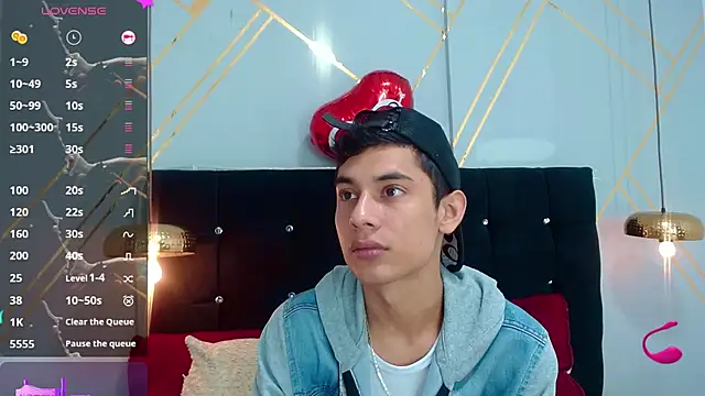 Snapshot of Oliver_king_sex chatting on 10, 3, 2025 Oliver king sex online show from 10, 3, 2025