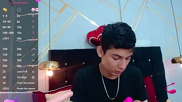 Snapshot of Oliver_king_sex chatting on 13, 3, 2025 Oliver king sex online show from 13, 3, 2025