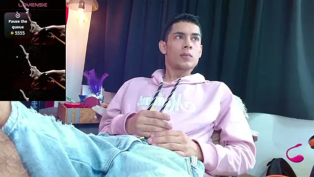 Snapshot of Oliver_king_sex chatting on 23, 9, 2025 Oliver king sex online show from 23, 9, 2025