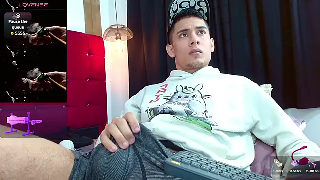 Snapshot of Oliver_king_sex chatting on 3, 10, 2025 Oliver king sex online show from 3, 10, 2025