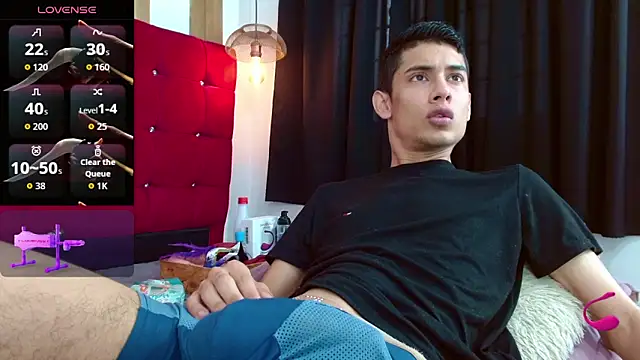 Snapshot of Oliver_king_sex chatting on 22, 10, 2025 Oliver king sex online show from 22, 10, 2025