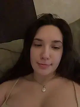 Holly Molii online show from 15, 7, 2026