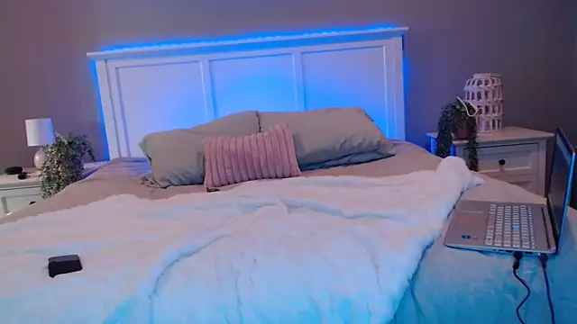 Naughty pussy2cum online show from 3, 1, 2025