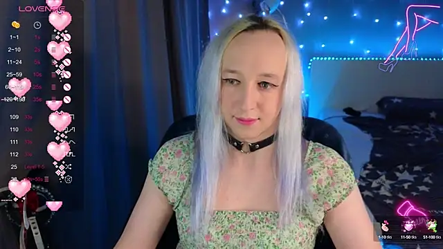 Snapshot of SexyTrixyLove chatting on 8, 2, 2025 SexyTrixyLove online show from 8, 2, 2025