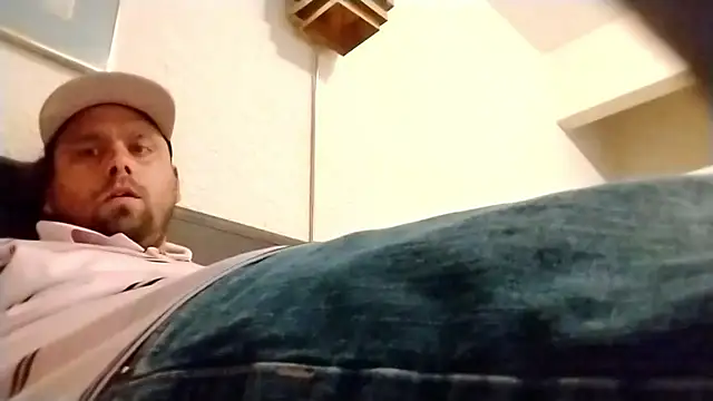 Snapshot of ShakeyJ87 chatting on 14, 9, 2025 ShakeyJ87 online show from 14, 9, 2025
