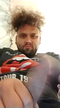 Snapshot of ShakeyJ87 chatting on 18, 9, 2025 ShakeyJ87 online show from 18, 9, 2025