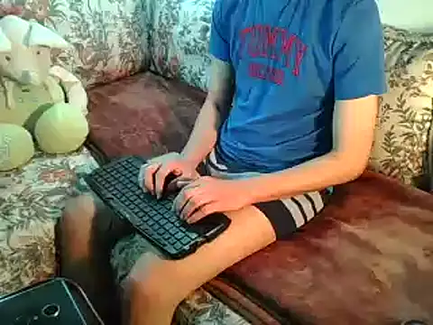 Snapshot of anwarlovemaroc chatting on 1, 3, 2025 anwarlovemaroc online show from 1, 3, 2025