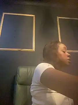 BrianaBrownn online show from 28, 10, 2025