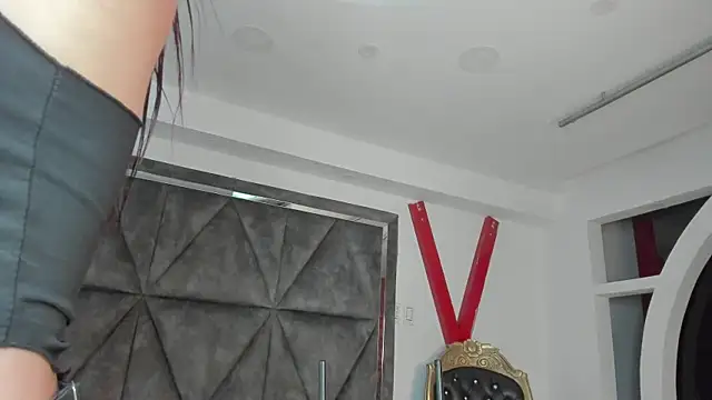 LuciaMoretti  online show from 13, 9, 2025