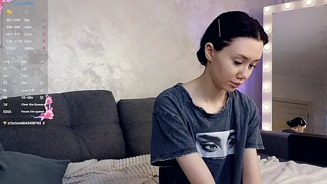 Snapshot of emilia_walton chatting on 5, 1, 2025 emilia walton online show from 5, 1, 2025