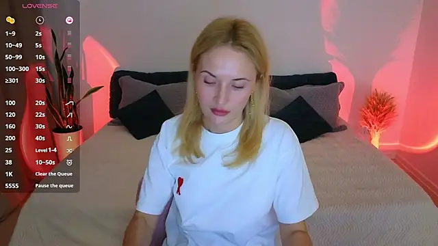 Snapshot of AlisssaRose chatting on 4, 11, 2025 AlisssaRose online show from 4, 11, 2025