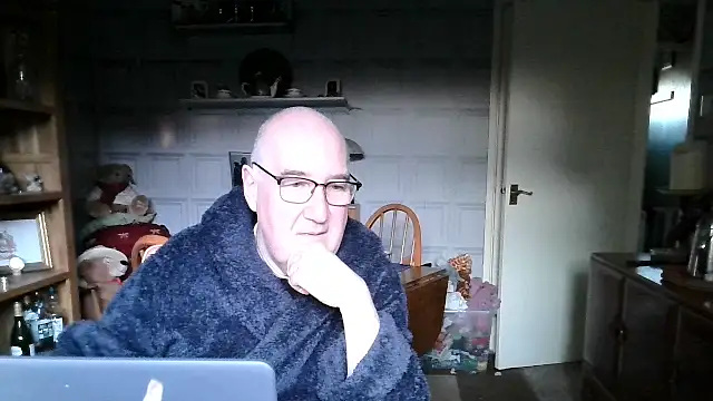 Adamdaddybear online show from 9, 1, 2025