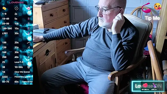 Snapshot of Adamdaddybear chatting on 28, 9, 2025 Adamdaddybear online show from 28, 9, 2025