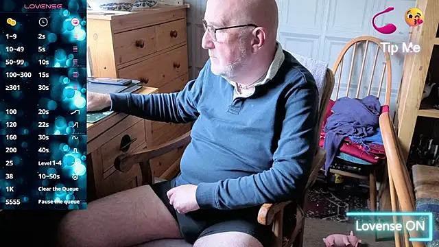 Snapshot of Adamdaddybear chatting on 5, 10, 2025 Adamdaddybear online show from 5, 10, 2025