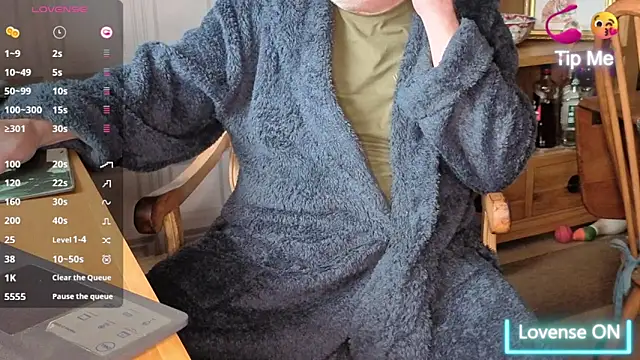 Adamdaddybear online show from 17, 10, 2025