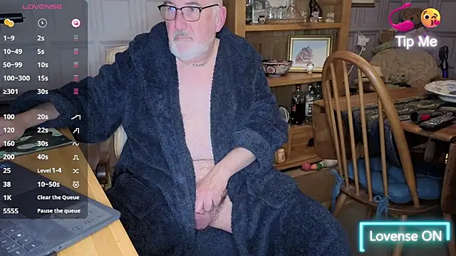 Adamdaddybear online show from 17, 10, 2025