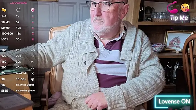 Snapshot of Adamdaddybear chatting on 25, 10, 2025 Adamdaddybear online show from 25, 10, 2025