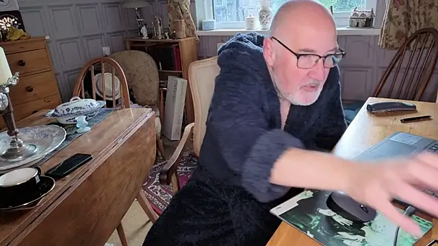 Snapshot of Adamdaddybear chatting on 27, 10, 2025 Adamdaddybear online show from 27, 10, 2025