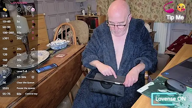 Snapshot of Adamdaddybear chatting on 1, 11, 2025 Adamdaddybear online show from 1, 11, 2025