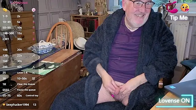 Snapshot of Adamdaddybear chatting on 10, 11, 2025 Adamdaddybear online show from 10, 11, 2025