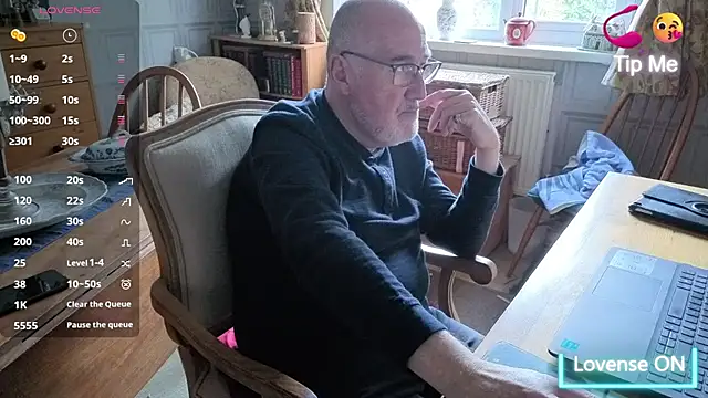 Snapshot of Adamdaddybear chatting on 13, 11, 2025 Adamdaddybear online show from 13, 11, 2025