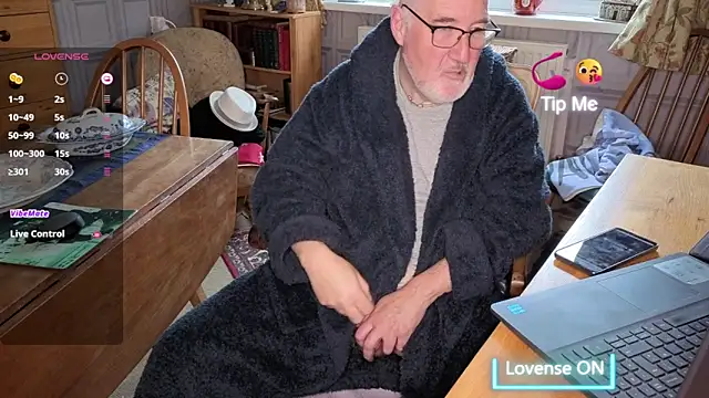 Snapshot of Adamdaddybear chatting on 15, 11, 2025 Adamdaddybear online show from 15, 11, 2025