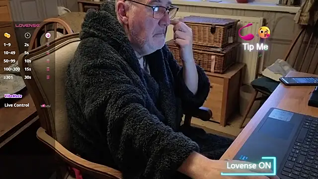 Snapshot of Adamdaddybear chatting on 20, 11, 2025 Adamdaddybear online show from 20, 11, 2025