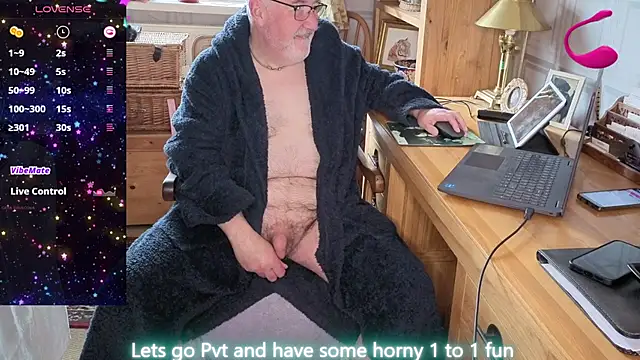 Adamdaddybear online show from 11, 4, 2026