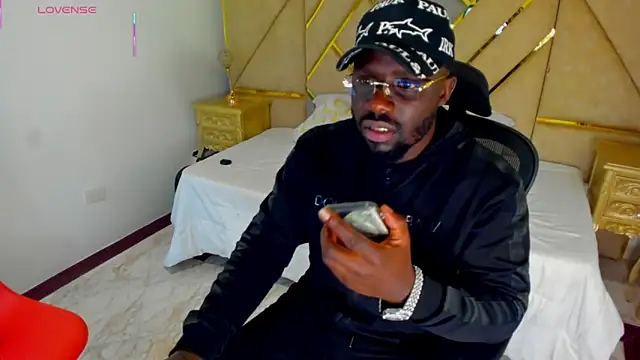 Latrellx7 online show from 31, 10, 2025