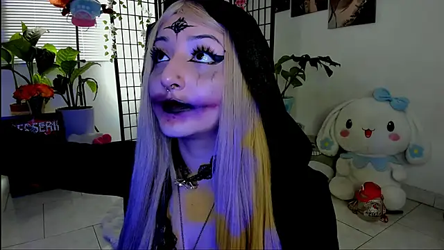 julyana  online show from 8, 11, 2025