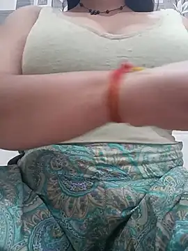 cute-mahek online show from 15, 5, 2026