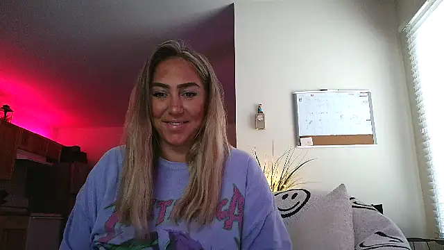 Snapshot of sunshinekisses chatting on 23, 9, 2025 sunshinekisses online show from 23, 9, 2025