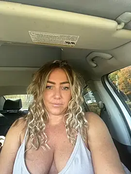 Snapshot of sunshinekisses chatting on 14, 10, 2025 sunshinekisses online show from 14, 10, 2025