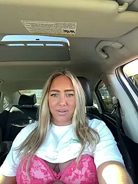 Snapshot of sunshinekisses chatting on 18, 10, 2025 sunshinekisses online show from 18, 10, 2025