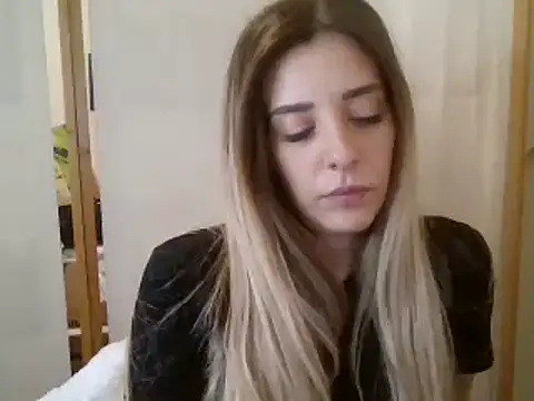 Snapshot of MissBella131 chatting on 17, 12, 2024 MissBella131 online show from 17, 12, 2024