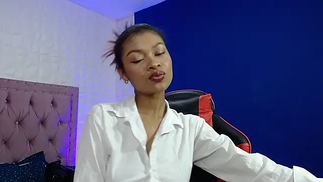 Perla prg online show from 17, 12, 2024