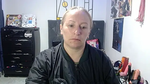emperabigbootybigass online show from 6, 5, 2026