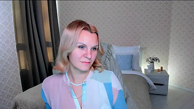 Louisa Bay online show from 13, 12, 2024